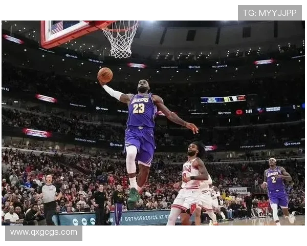 骑士与湖人对决精彩瞬间回顾及比赛亮点分析